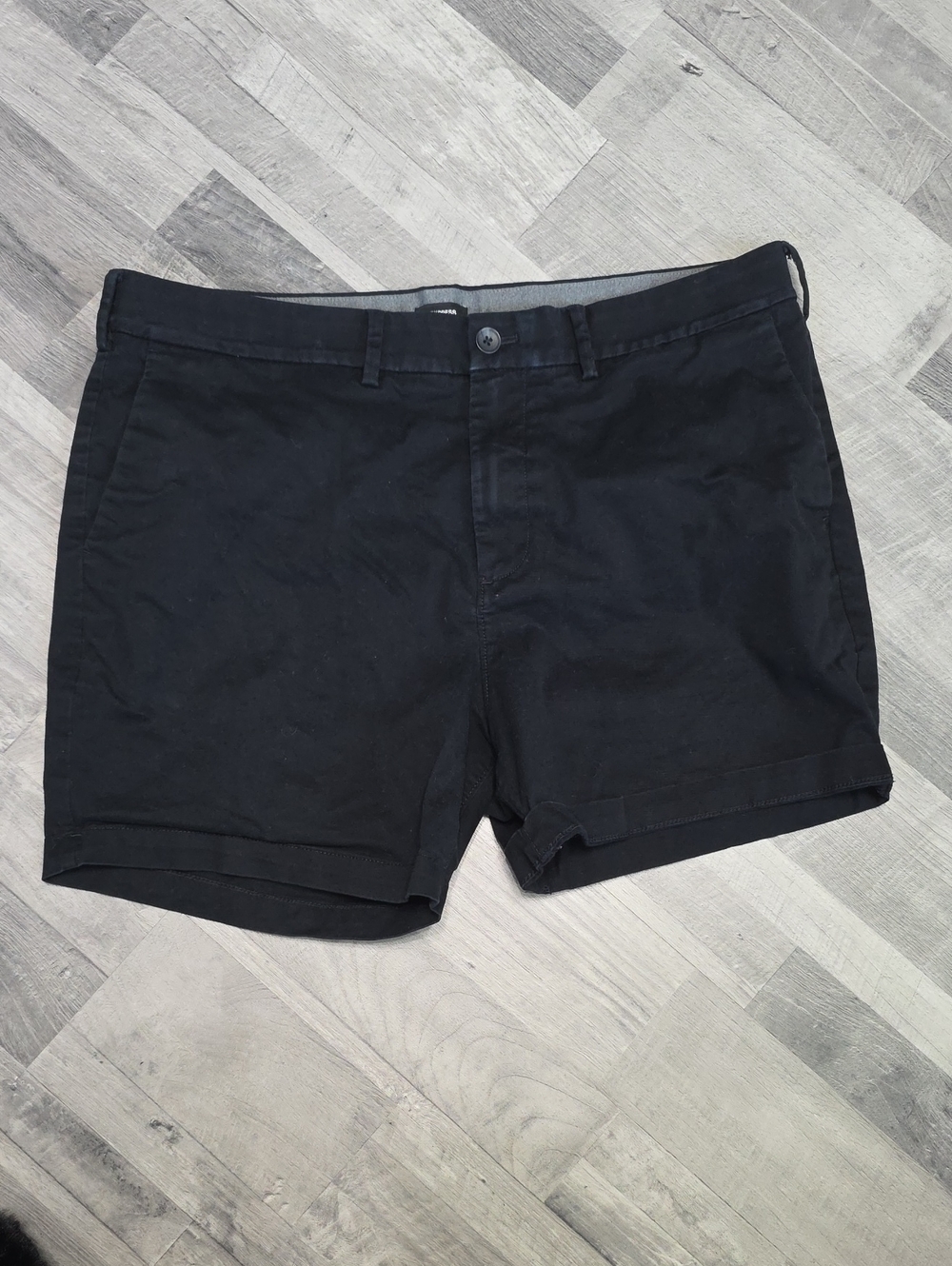 Express • 6" Inseam Chino Shorts, Size 36